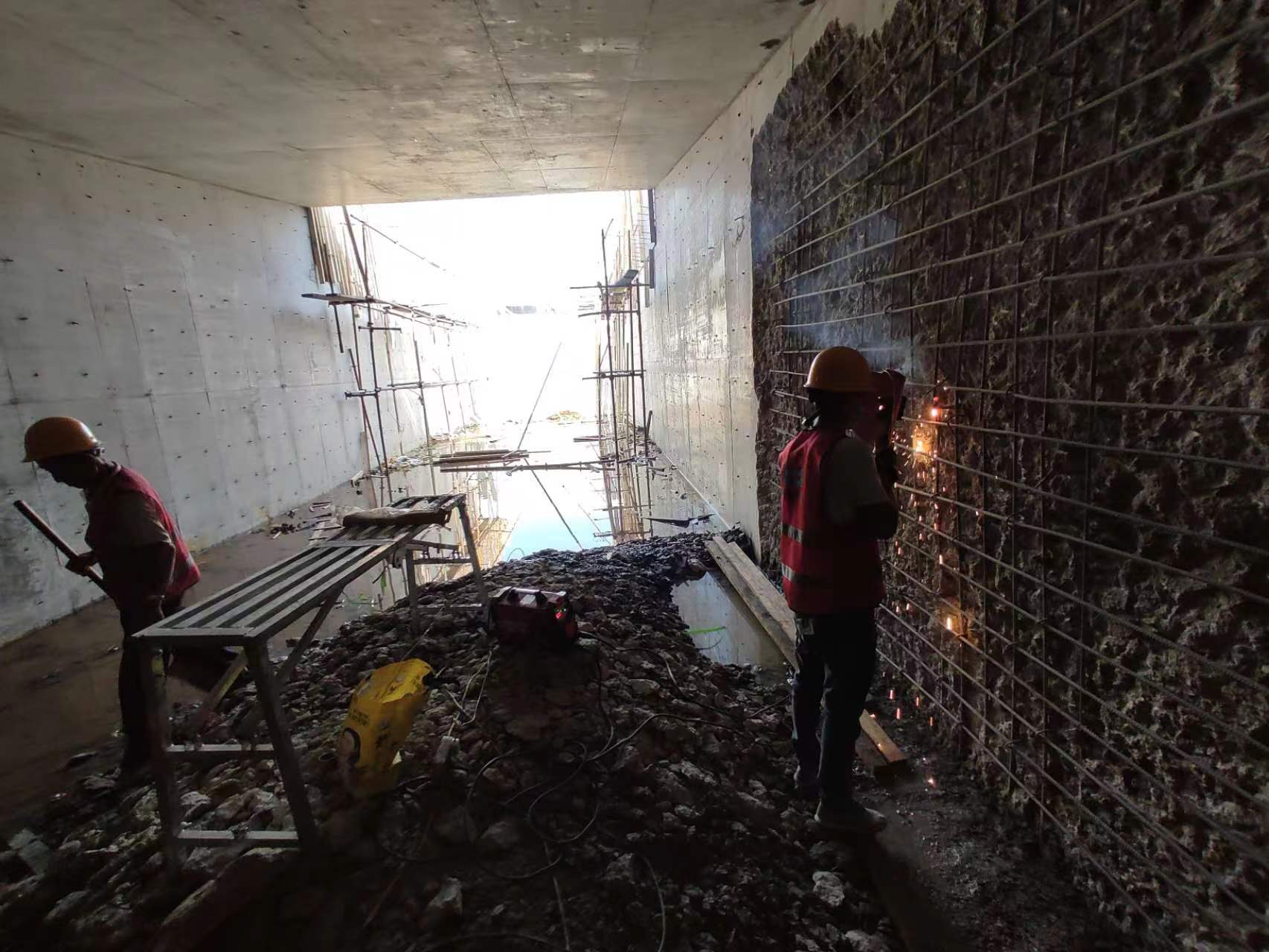 齐齐哈尔挖断承重墙导致楼体开裂，加固施工方案出炉